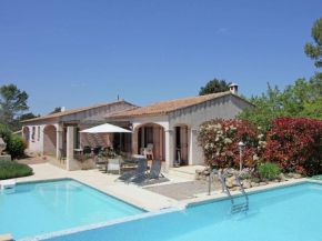 Gorgeous Villa in Bagnols en For t